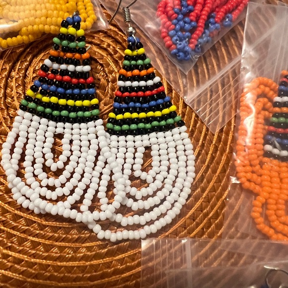 Kenya masaai earrings  bundle 7 NWOT - Picture 1 of 8